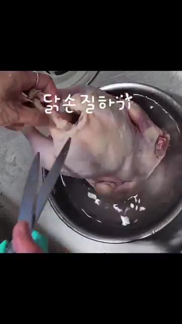 찹쌀, 녹두, 찰보리를 깨끗이 씻어 1시간 정도 불린다. — 전기밥솥 하나로 완성! 초간단 누룽지 백숙