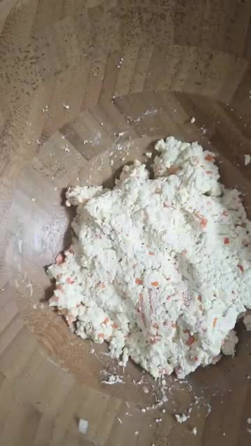 볼에 다진 두부, 양파, 당근, 부침가루, 소금, 후추를 넣고 장갑… — 고기만큼 맛있는 10,000원 두부 요리, 두부 스테이크와 꽈리고추구이