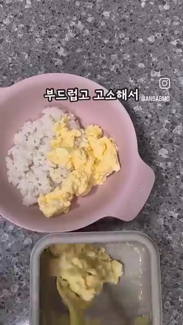 우유 1큰술을 넣고 섞은 뒤 전자레인지에 1분간 돌려준다. — 초간단 마요네즈 달걀찜 레시피