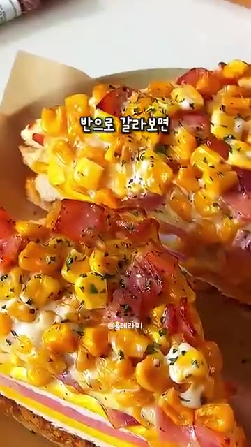 만들어둔 콘마요를 식빵 위에 듬뿍 올린다. — 아침 대용으로 최고! 고급 브런치 카페 비법 콘치즈 샌드위치 만들기