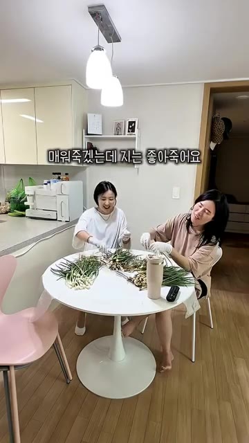 쪽파 한 줌씩 잡아서 뿌리 쪽부터 양념을 바르고, 줄기 부분은 슥슥… — 10분 완성! 맛있는 파김치 레시피