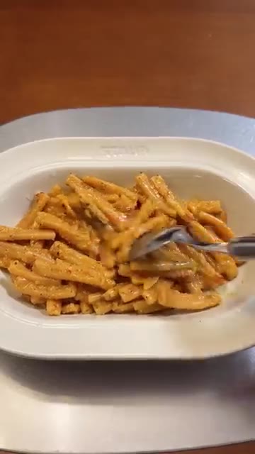그릇에 담아 맛있게 먹는다. — 원팬 명란 파스타 레시피