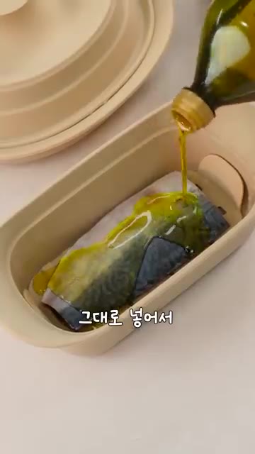 생선 토막에 올리브 오일을 뿌리고 전자레인지 용기에 담아 전자레인지… — 전자레인지로 뚝딱! 촉촉하고 담백한 한 끼 완성