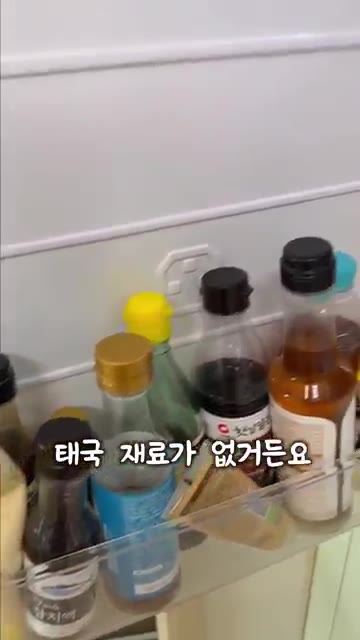 다진 양파를 팬에 넣고 살짝 볶다가 매실청, 액젓, 설탕, 물을 넣… — 탄수화물 없이 먹는 계란 중 1등인 메뉴는?!
