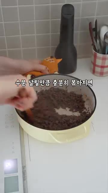 불을 끄고 10분간 뜸을 들입니다. — 제철 마늘쫑 이렇게 만들어 쟁여두세요! #솥밥 #밀프랩 #레시피