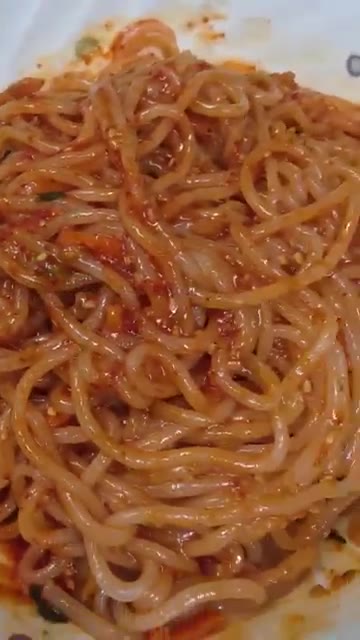 쫄면이 더 맛있어지도록 잘 비벼주면 완성입니다. — 면사랑 오뚜기생쫄면