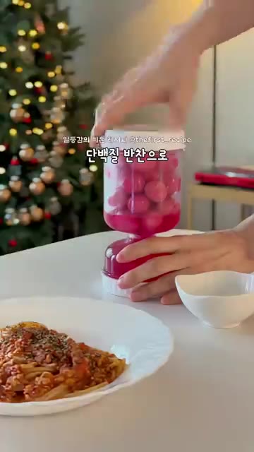실온에서 식힌 뒤 냉장고에 하루 동안 숙성시키면 완성이다. — 장조림보다 쉽고 맛있는 다이어트 건강식단 메추리알 피클 레시피