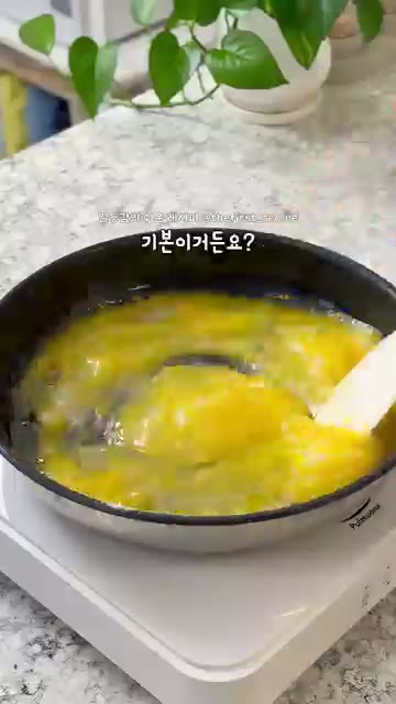 알룰로스가 녹으면 나머지 반죽 재료인 통밀가루, 코코아 가루, 베이… — 오븐 없이 원팬으로 완성되는 다이어트 건강식단! 🍰초간단 초코 카스테라 만들기