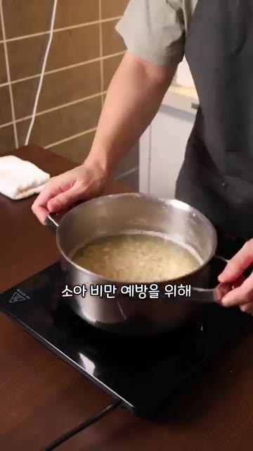다른 볼에 올리브 오일, 소금, 후추를 넣고 섞은 뒤 썰어둔 채소와… — 그리스 급식은 맛있을까?