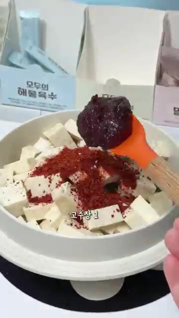골고루 섞어 한소끔 더 끓여준다. — 밥통 빵구내버린 진짜 밥도둑!! 스팸감자짜글이 간단레시피