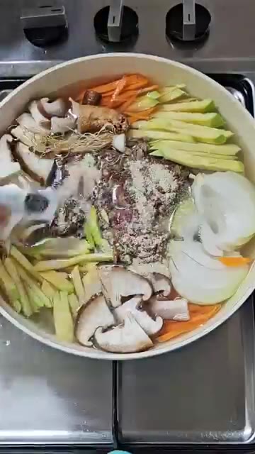 당근, 애호박, 양파, 표고버섯을 썰어 준비합니다. — 남자들도 반하게 만드는 소불고기전골 레시피