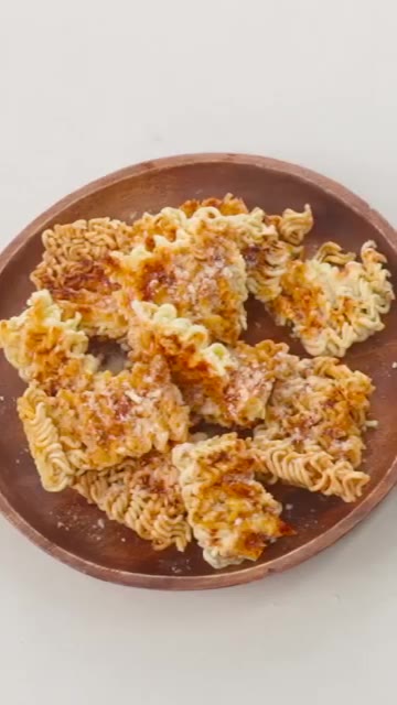치즈 향과 고소함이 더해져 별미다. — 맥주안주 1등 업그레이드 라면땅🥨