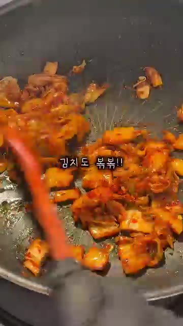밥에 참기름과 김가루를 넣고 잘 섞어줍니다. — 추억의 맛! 냉장고 털어 만든 봉구스 밥버거 밀프랩