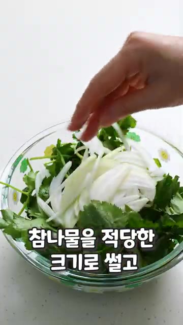 팬에 식용유 1T와 들기름 1T를 두르고 두부를 올려 중불로 노릇하… — 겉은 바삭, 속은 촉촉 두부와 찰떡궁합 레시피!✨