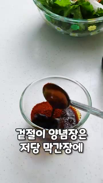 두부를 뒤집은 후 들기름 1~2T를 더 둘러 풍미를 더하며 구워냅니다. — 겉은 바삭, 속은 촉촉 두부와 찰떡궁합 레시피!✨