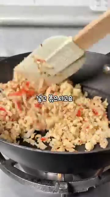 찢은 크래미를 넣고 함께 볶는다. 피망의 물기를 닦는다. 볶은 두부… — 성시경 피망쌈, 다이어트 중이라면?