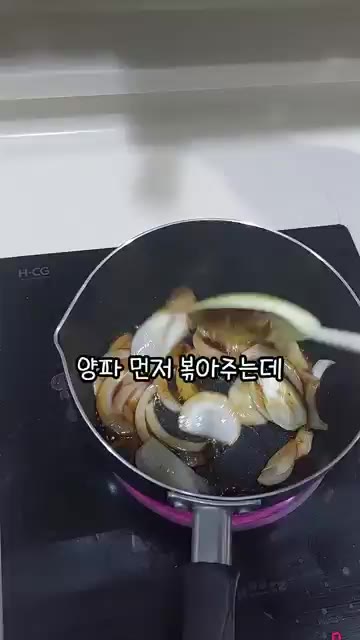 팬에 굴소스 1큰술, 알룰로스 1큰술, 후추 약간을 넣고 양파를 먼… — 고시원 식이섬유