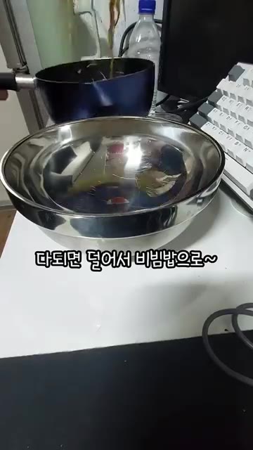 숙주를 넣고 수분이 날아갈 때까지 볶아준다. — 고시원 식이섬유