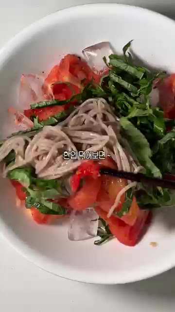 너무 맛있는 여름의 맛, 토마토 메밀소바 완성입니다. — 토마토 하나로 만드는 여름 메밀소바