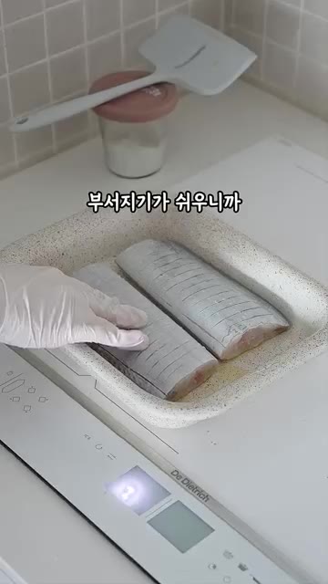 뚜껑을 닫지 않고 그대로 구워야 비린내가 날아가 맛있게 구워집니다.… — 알아두면 평생 써먹는 맛있는 갈치구이 손질법