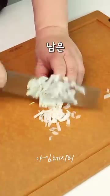 밥에 다진 야채, 후리카케 2큰술, 참기름 1/3작은술, 소금 1/… — 국도 반찬도 필요없는 방학한끼! 달걀햄밥전