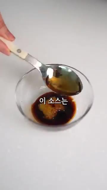 김발처럼 겹쳐서 찜기에 가지런히 담고 팽이버섯을 올린다. — 삼겹살은 쪽파랑 드세요 #레시피