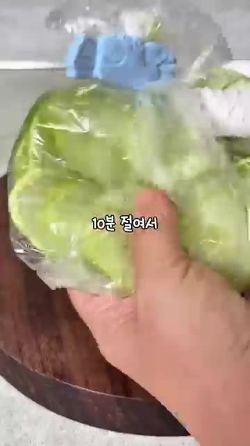 두부는 한입 크기로 썰고, 전복은 끓는 물에 넣고 찬물에 식혀 껍질… — 다이어트하는데 몸보신까지 된다고? 전복 두부 샐러드 레시피