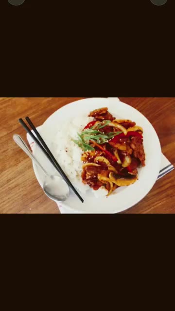 돼지고기에 고추장, 간장, 설탕, 다진 마늘, 참기름을 넣고 버무려… — 매콤 돼지고기 볶음