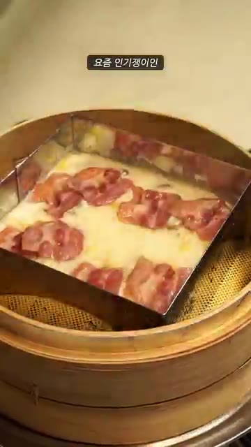 토마토 스파게티 소스와 케첩을 섞어 소스를 만듭니다. — 피자설기 만들기