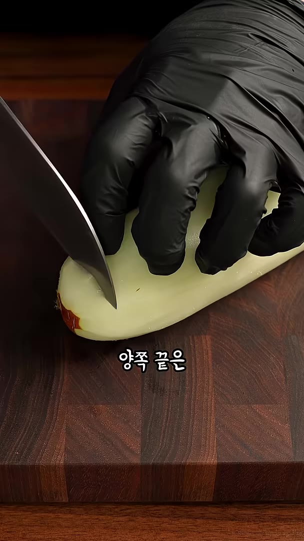 노각은 필러로 껍질을 벗겨주세요. — 식감도 좋고 너무 맛있는 노각무침!!