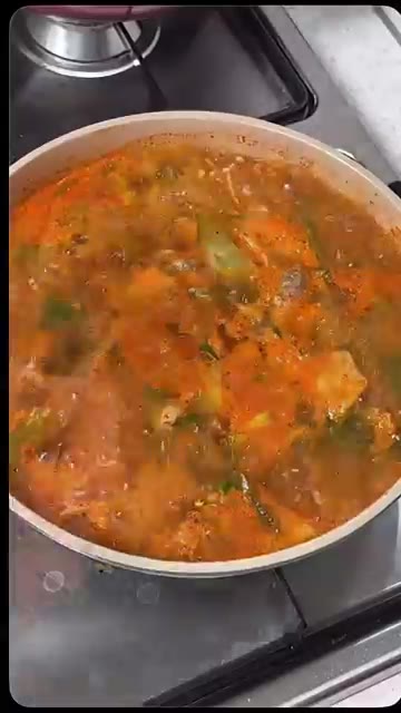 약 10분간 더 끓여주면 칼칼하고 맛있는 경상도식 돼지찌개가 완성됩니다. — 칼칼담백 경상도식 돼지찌개 만들기