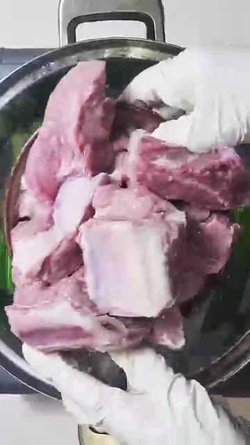 믹서기에 마늘, 양파, 생강, 배 1/4개, 맛술 5큰술, 진간장… — 갈비찜에 절대로 물 넣지 마세요!