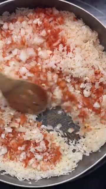 다른 팬에 식용유를 두르고 다진 양파를 볶다가 쌀, 토마토 맛 치킨… — Salmon, Cheese & Rice Tacos?! A Disrespectfully Good Fusion
