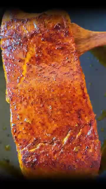 연어를 앞뒤로 노릇하게 구워 접시에 담고, 파스타면과 크림 소스를… — How to Cook Salmon _ Coming soon _ 연어굽기와 크림 파스타_ Ep.20