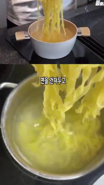팬에 올리브 오일 4큰술을 두르고 편으로 썬 마늘을 넣어 향을 낸… — 장호준 셰프의 초간단 시오콘부 파스타 레시피
