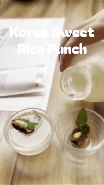 밥알은 건져내고 엿기름 물은 냄비에 부어 끓인다. — Korea Sweet Rice Punch