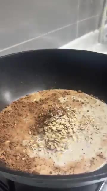 소금 한 꼬집을 넣습니다. — 10분 레시피: 오트밀과 그릭요거트 5배 맛있게 먹는 법