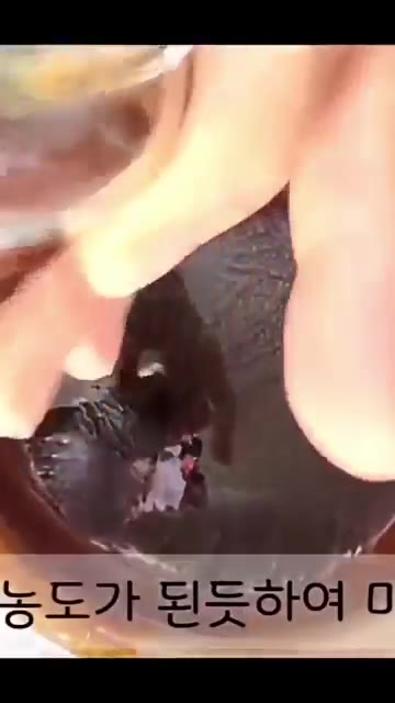 엿기름 물이 고구마에 골고루 어우러지도록 잘 섞어줍니다. — 초간단 고구마 조청 만들기