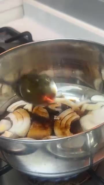 물이 끓으면 순두부 1봉을 큼직하게 넣고 4분 정도 끓여줍니다. — 육수 없이 진하게! 고소한 들깨순두부 만들기 🍲