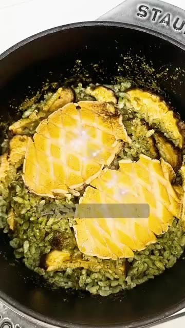 중불에서 15분, 약불에서 15분 끓인 후 불을 끄고 10분간 뜸을… — 육수부터 달라! 차원이 다른 인생 전복솥밥