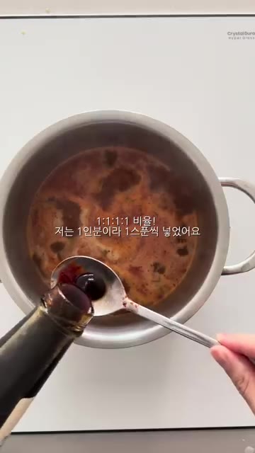 손질해둔 애호박, 감자, 양파를 넣고 두부까지 넣어 바글바글 끓여줍니다. — 비 오는 날 애호박 고추장찌개