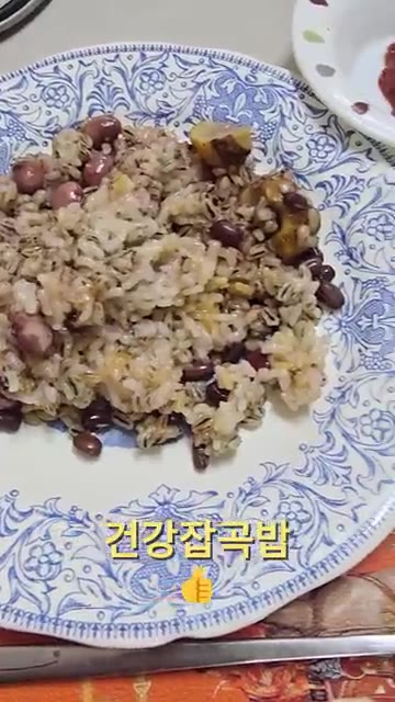 청무물김치와 깍두기, 쪽파김치, 콩나물무침, 석박지, 마늘양파장아찌… — 26년 가을 집밥일기: 소고기, 김치, 장아찌 한상차림