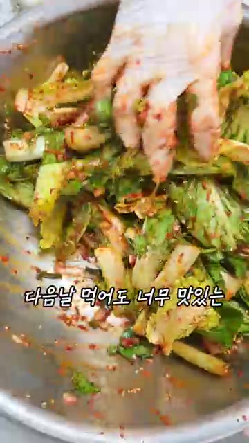 알룰로스 한 큰술을 넣고 잘 섞어주세요. 다음 날 먹어도 너무 맛있… — 10분컷 초간단 밥도둑 얼갈이겉절이