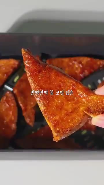 꿀을 발라 한 번 더 구워주면 반짝반짝 꿀 코팅이 입혀진 허니토스트… — 커피 부르는 꿀향 가득 허니 토스트 만들기