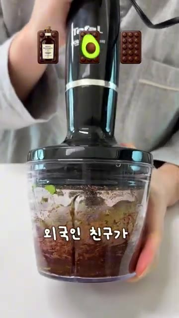 아보카도에 코코아 파우더와 꿀을 넣고 갈아준다. 외국인 친구가 아보… — 벨기에 초콜릿 장인도 이마 탁 치고 갈 꿀조합