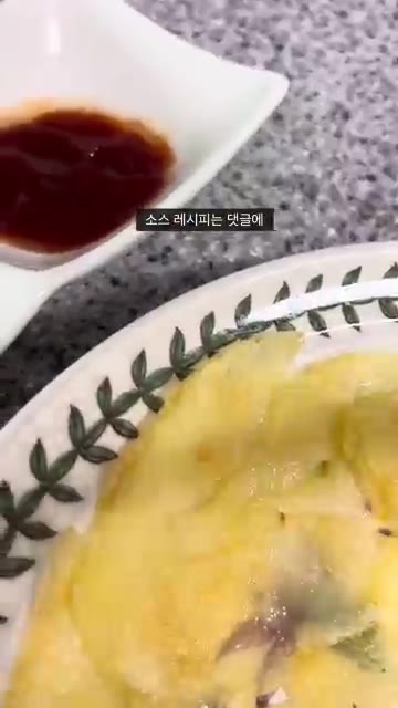 감자가 익으면 모양을 다듬어주고 뒤집어주세요. — 감자만 들어가는 자취생 전용 바삭한 감자전