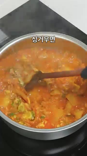 맛을 보고 신맛이 강하면 알룰로스 반 큰술을, 간이 부족하면 참치액… — 푹 익은 김치로 끓였습니다 초간단 참치김치찌개
