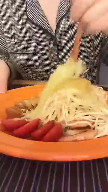 잘 섞어서 맛있게 먹는다. — 새우 양배추 두부면 샐러드
