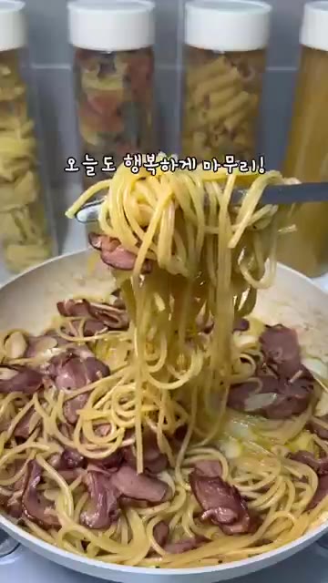 잘 섞어주면 훈제오리 파스타 완성이다. — 훈제오리 파스타