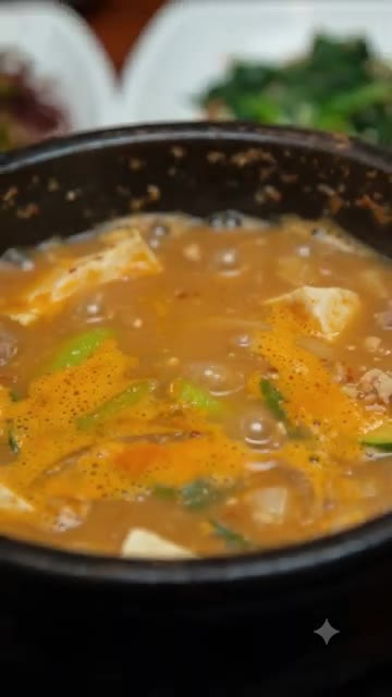 냄비에 차돌박이를 넣고 볶다가 된장, 고추장, 다진마늘을 넣고 함께… — 차돌박이 된장찌개 레시피